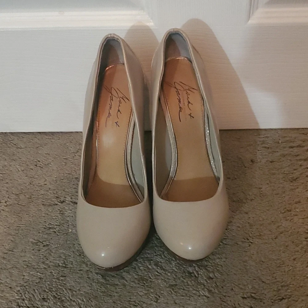 Womens Size 7 Badgley Mischka wedge heels - Picture 2 of 6